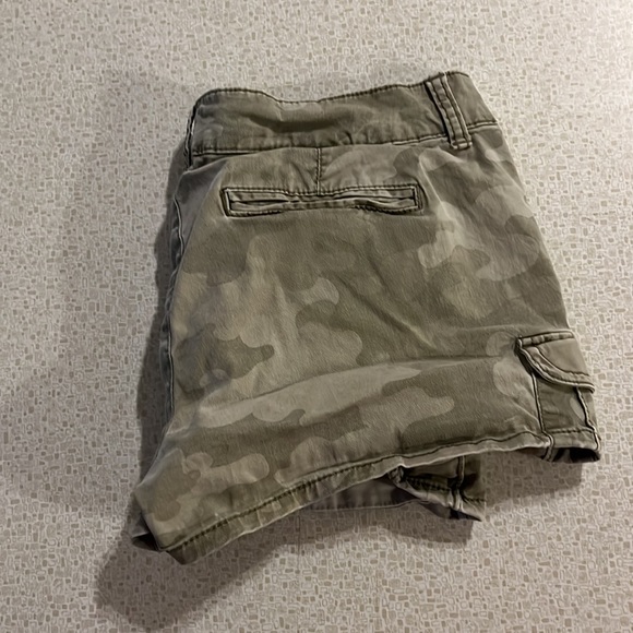 Camouflage cargo shorts - Picture 3 of 4